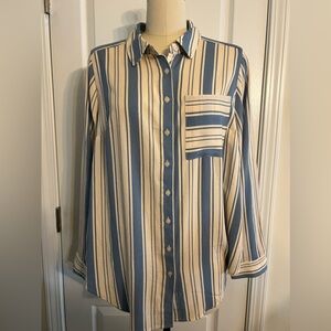 NWT Torrid Button Up Crinkle Gauze Shirt Size 2 (18-20) Long Sleeve